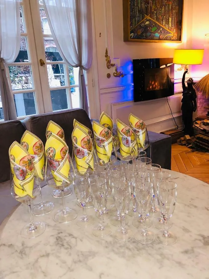 Villa Ananda Huo Paris